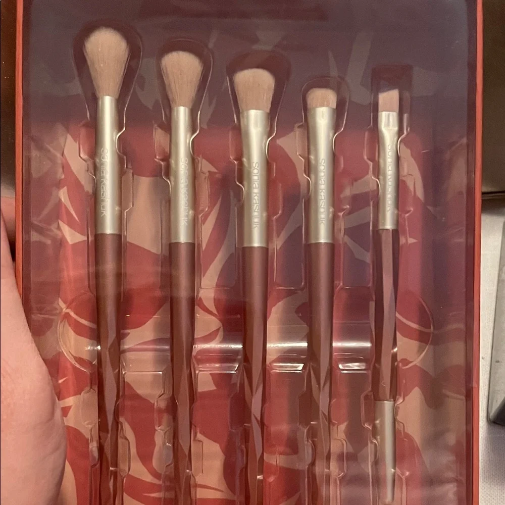 Sonia Kashuk Brush Set  and travel bag,with Gold and Black Eye Masks